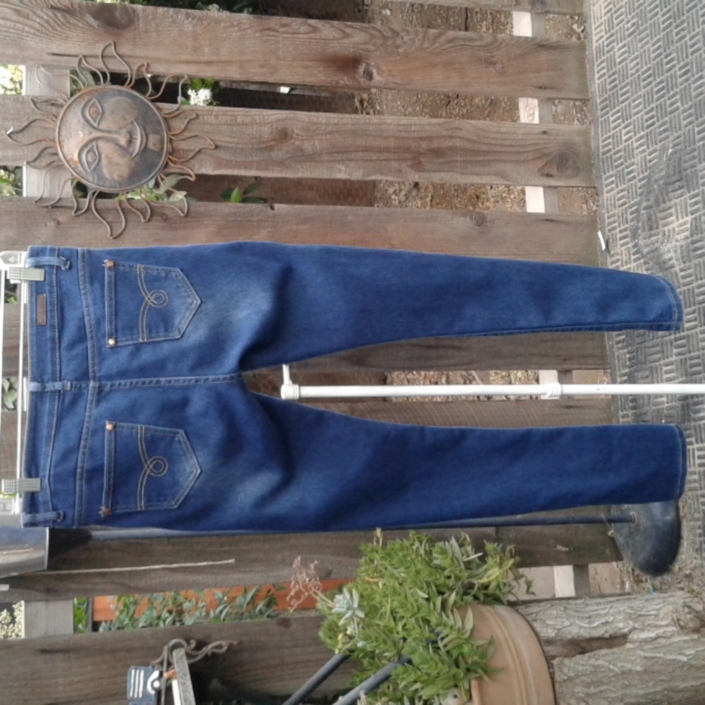 Woman's blue Jeans denim stretchy material size 7 brand City ink